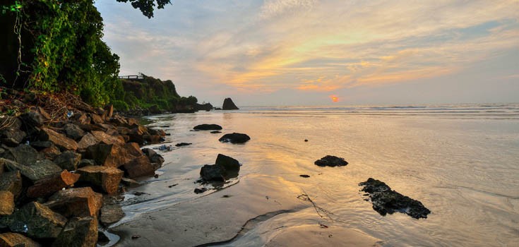 Payyambalam Beach holiday packages.
